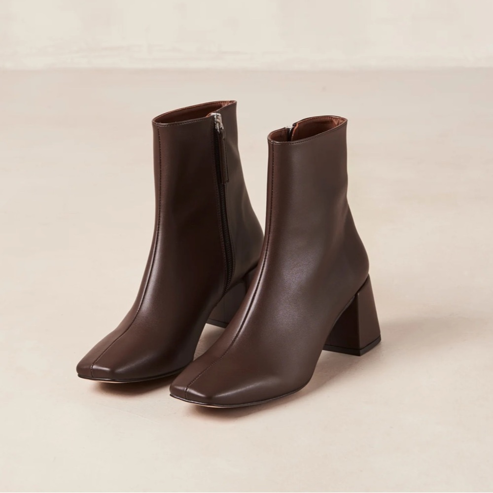 ALOHAS Brown Block Heel Ankle Boots